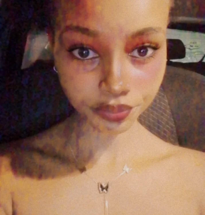 Alexa_Jade অফলাইন XXX চ্যাট