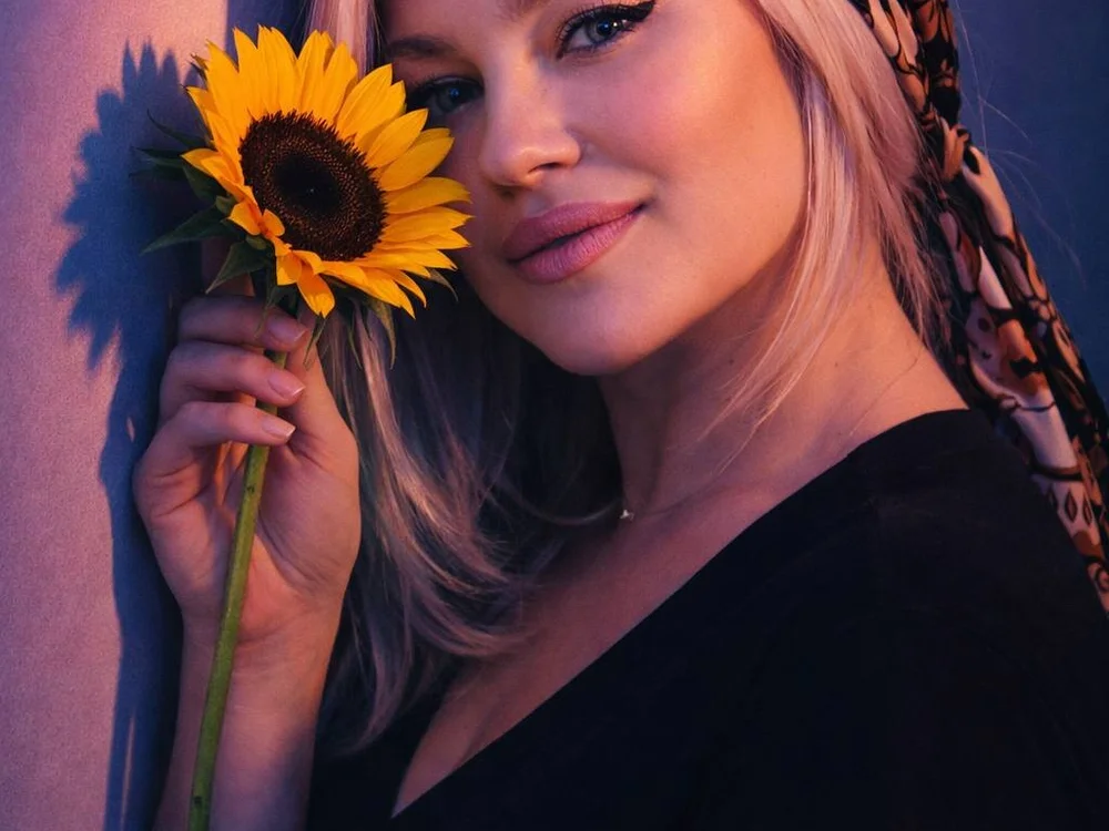 LianaSweetX cam model