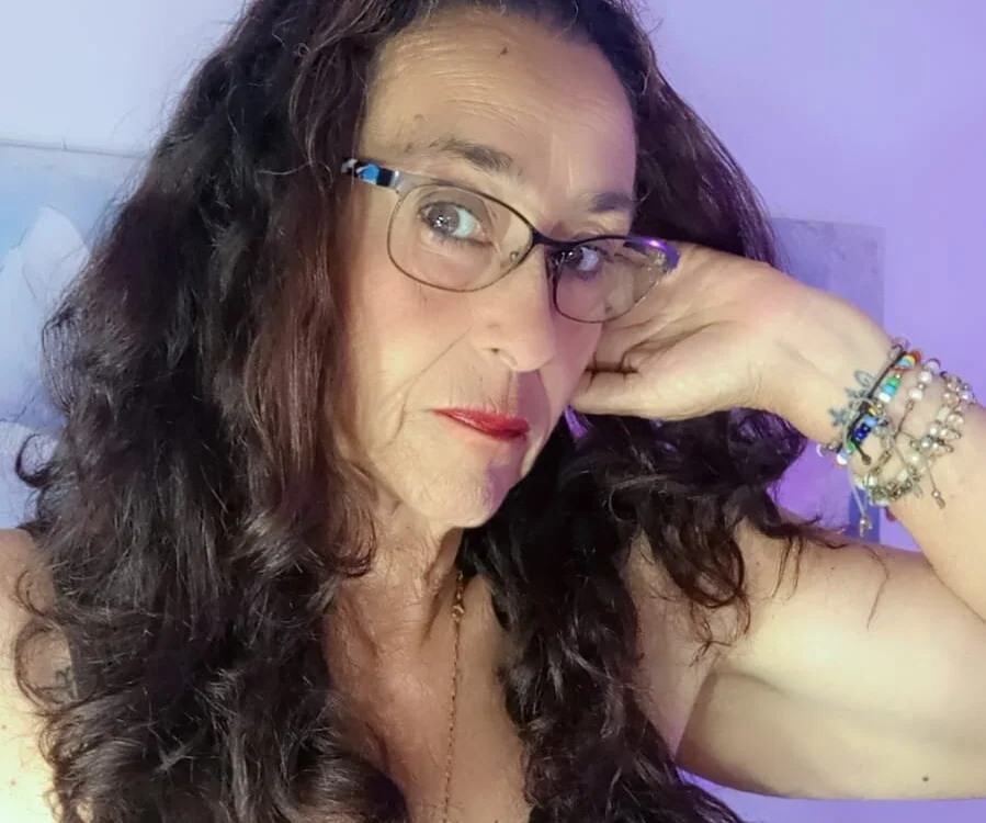 cassandra_milf's Offline Chat Room
