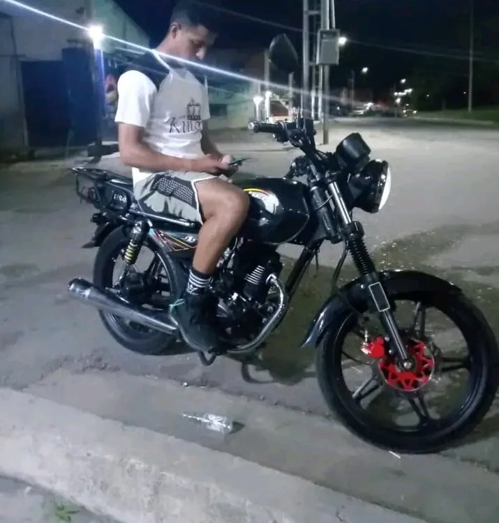 grey1009 Adlı Modelin Çevrimdışı XXX Sohbeti