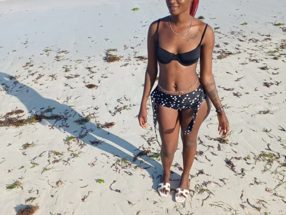 IVY-BLUEE: офлайн-секс-чат