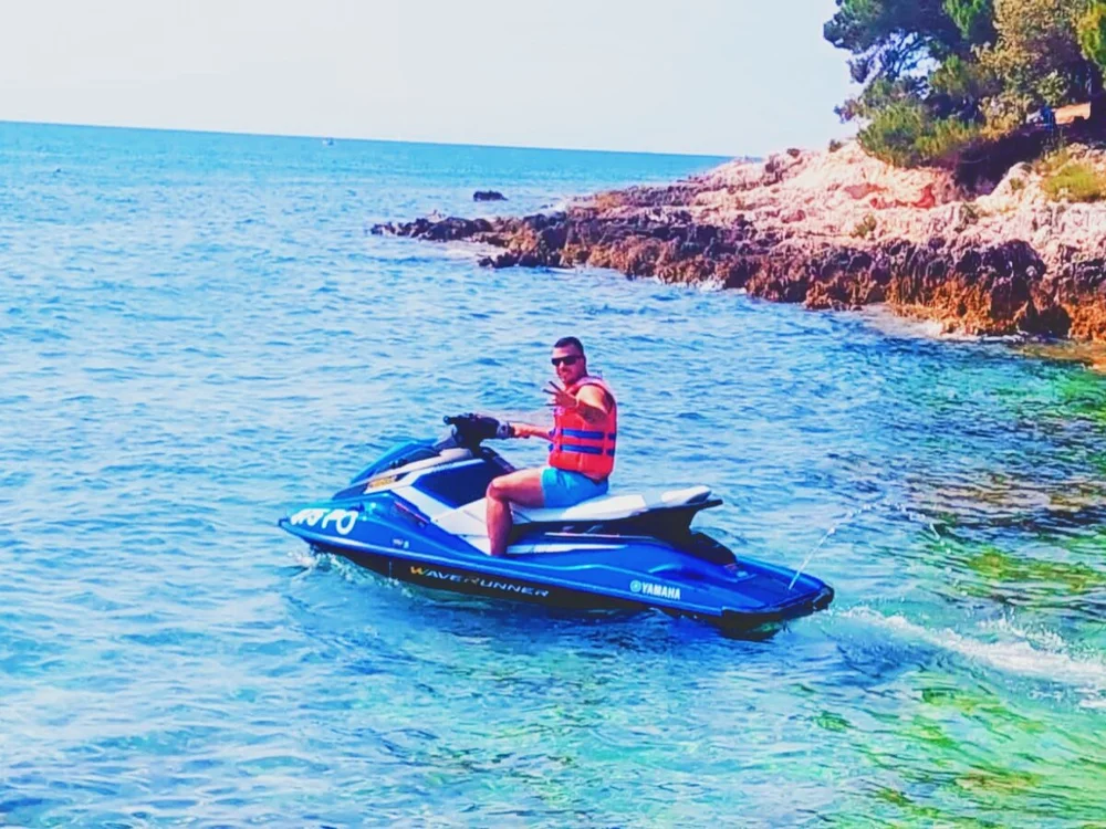 Mitzatb4u Offline XXX-Chat