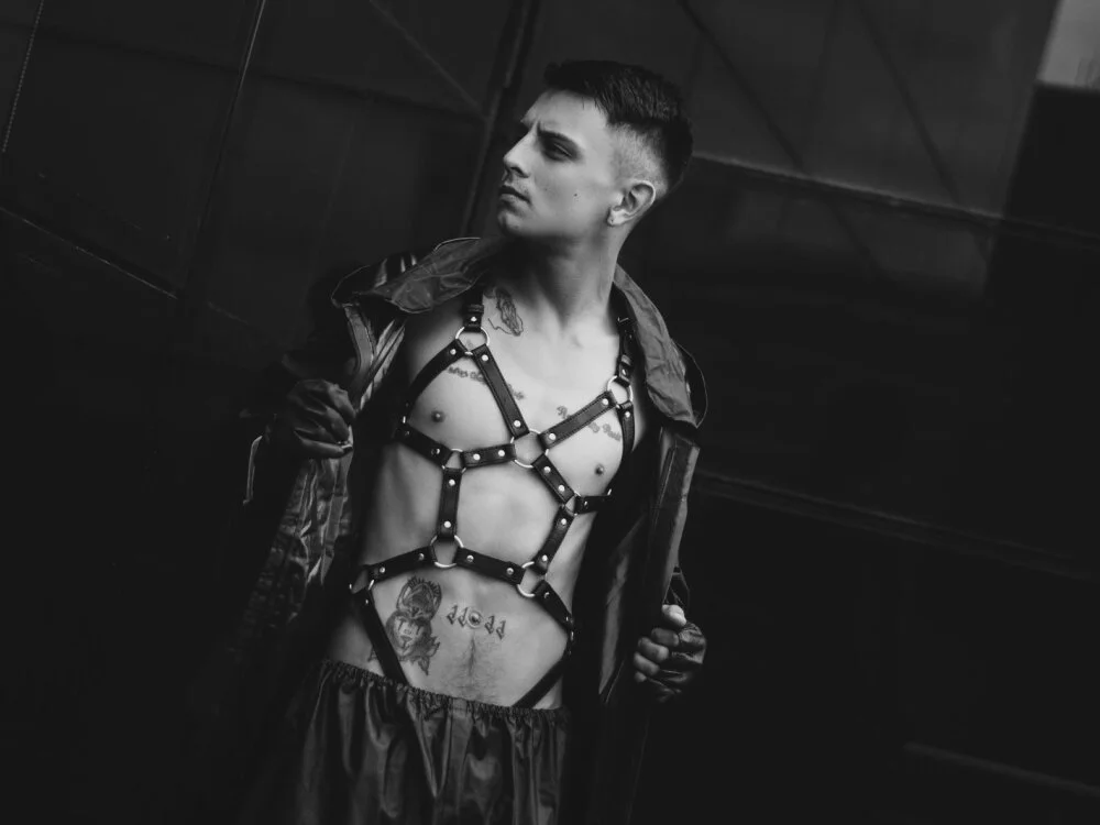 andrewcoopper1 Offline XXX-Chat