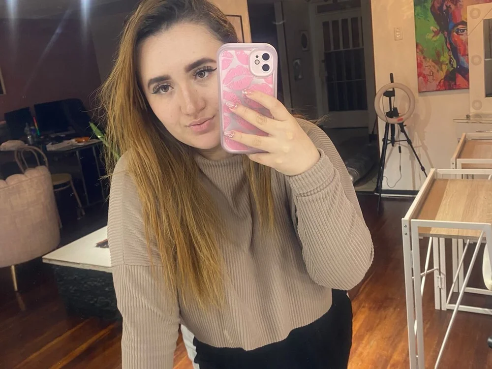 MaddyLuu_'s Offline Chat Room