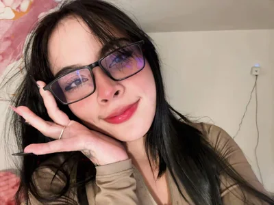 Live room thumbnail for Kara_banks
