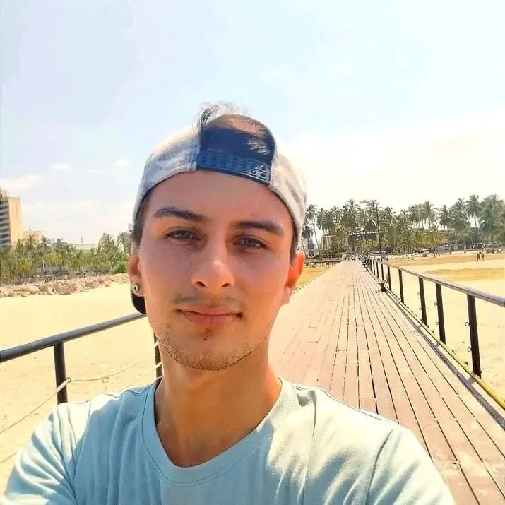 andrew2199's Offline XXX Chat