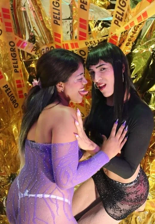 cheryl_and_chanel's Offline XXX Chat