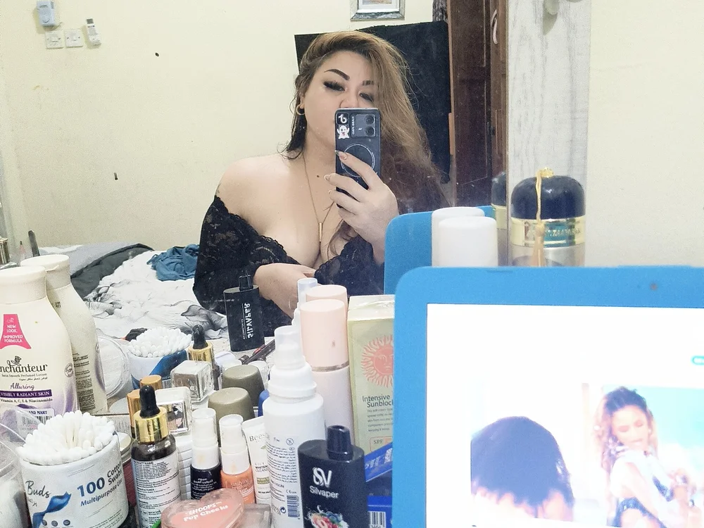 TheSexyBodyWaxer83's Offline Chat Room