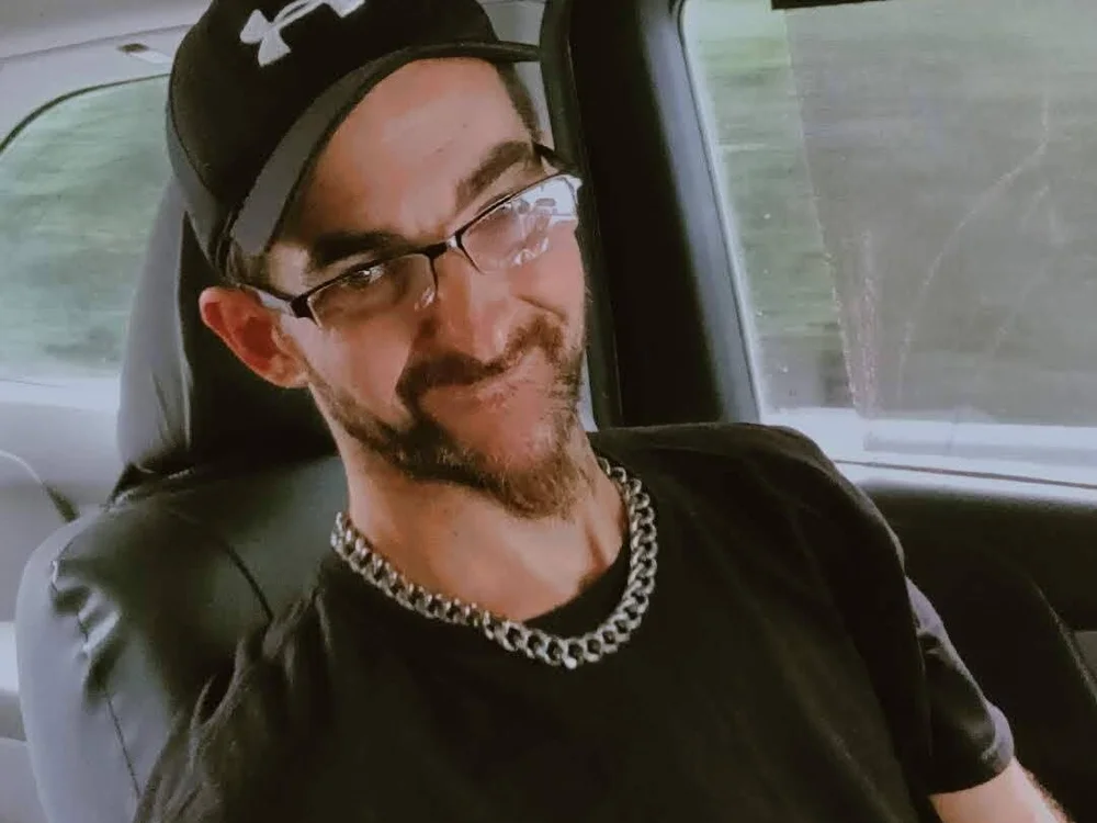 BigDaddy8190's Offline Chat Room