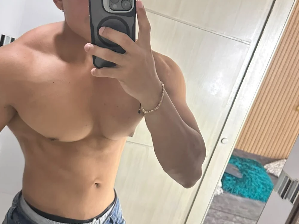 Chatroom XXX hors ligne de Thomas_Rush