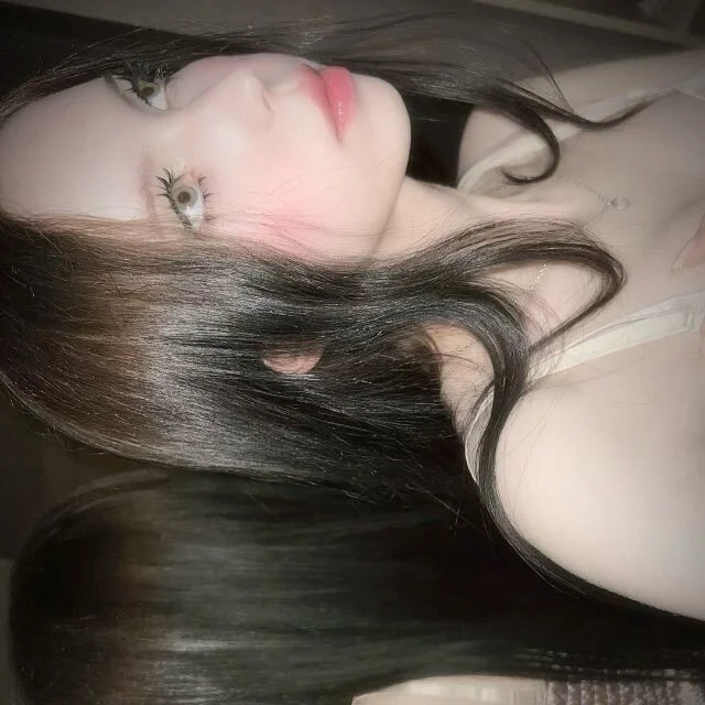 DigitalRose's Offline Chat Room