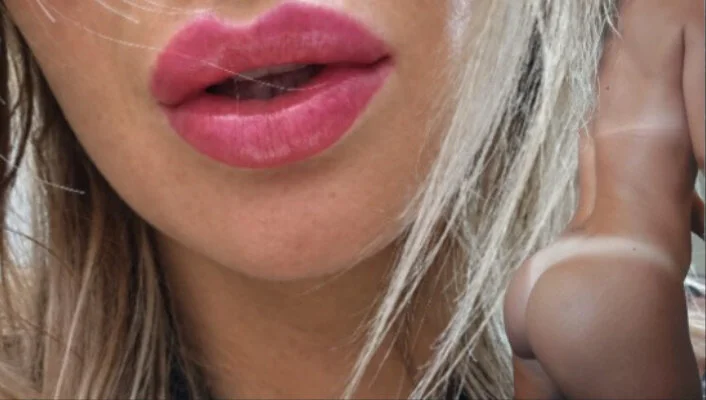 biondinaone Chat XXX offline
