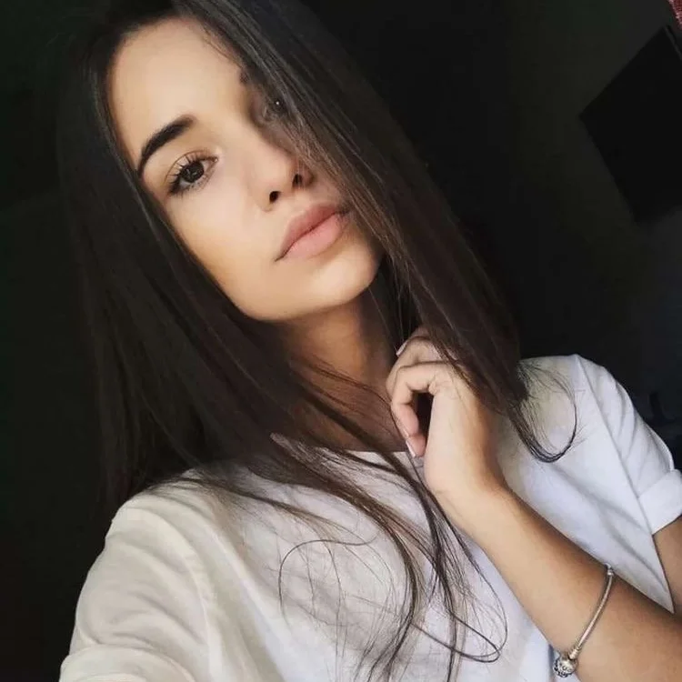 Shy_HotBabe's Offline Chat Room