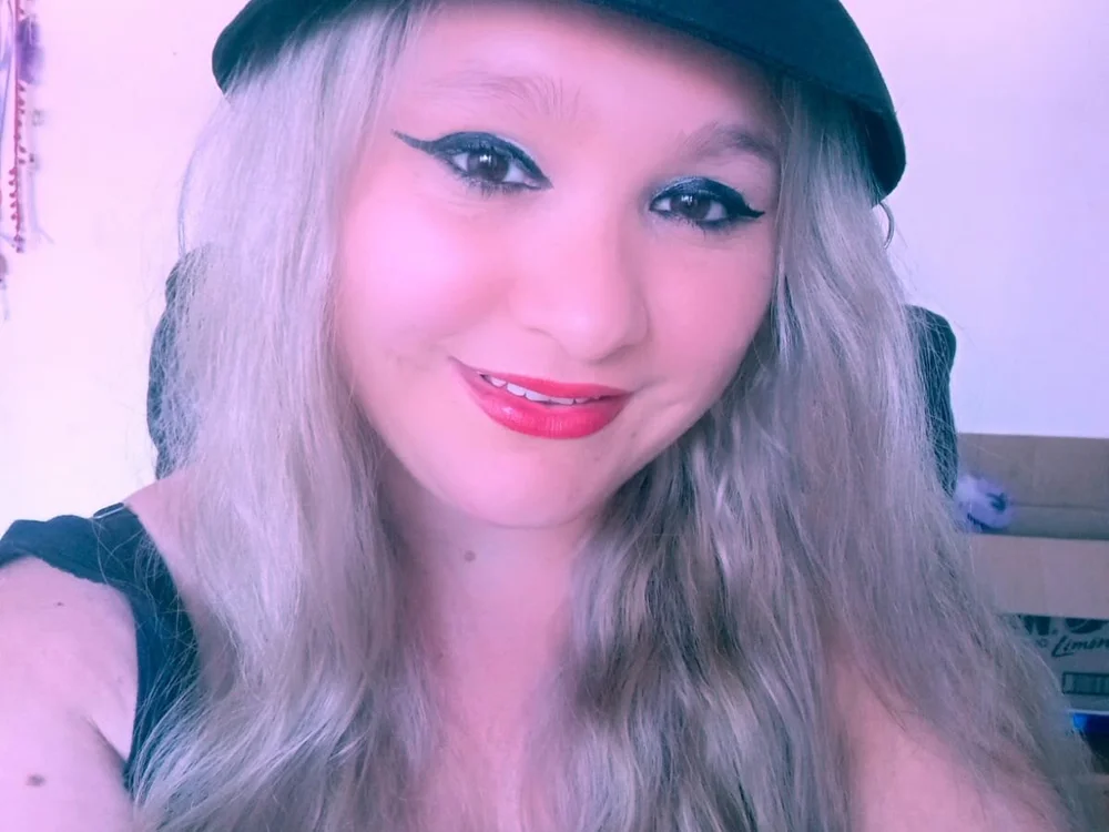 dana_ross20's Offline XXX Chat