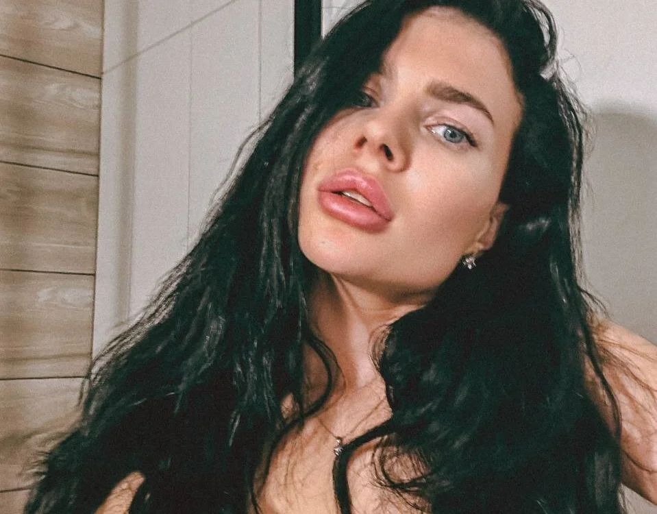 IsabelRadiant Adlı Modelin Çevrimdışı XXX Sohbeti