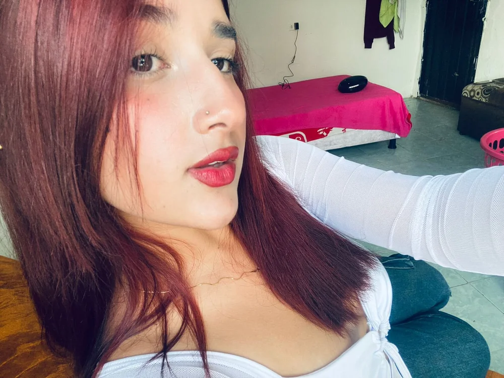 chloeredcs' Offline Chat Room