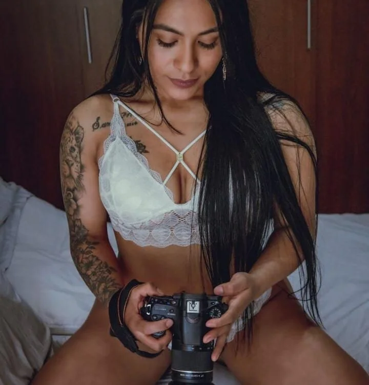 Canela-Hot1's Offline XXX Chat
