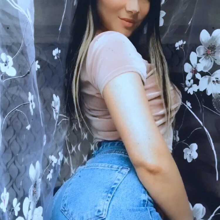 sarasex99's Offline XXX Chat