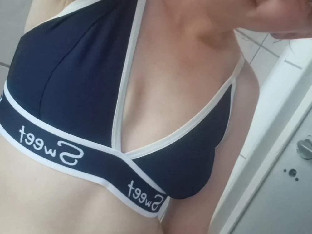 littleblondi2000's Offline XXX Chat