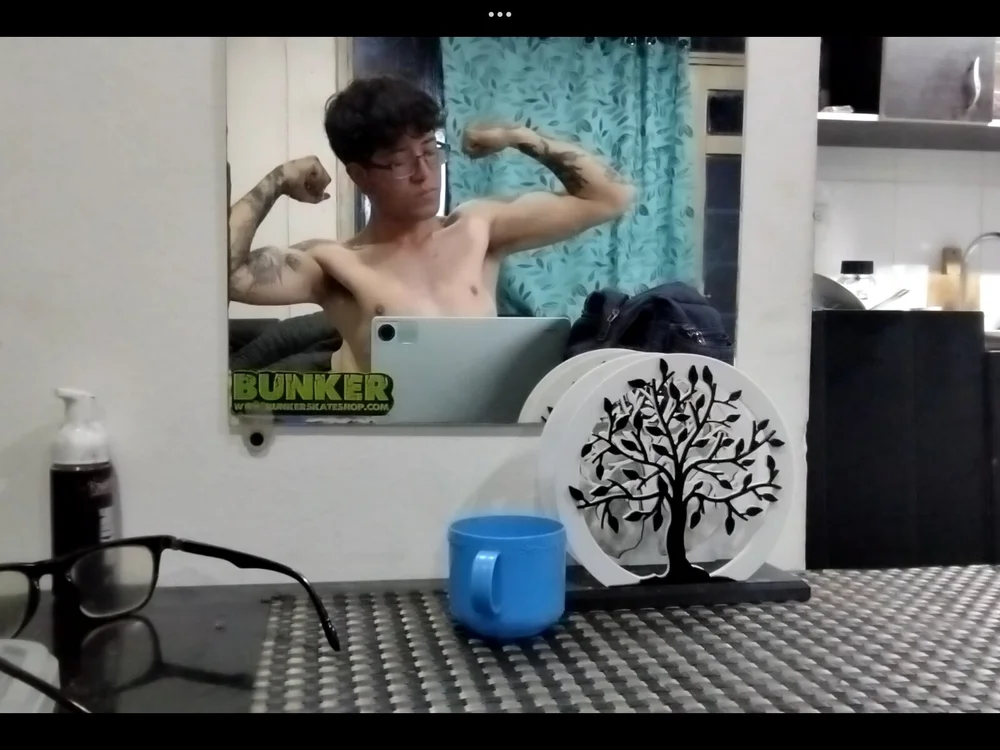 دردشة kyroxxx_ الجنسية دون اتصال