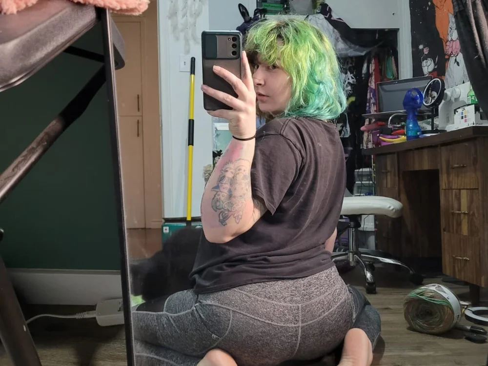 opportunisticwh0re's Offline XXX Chat