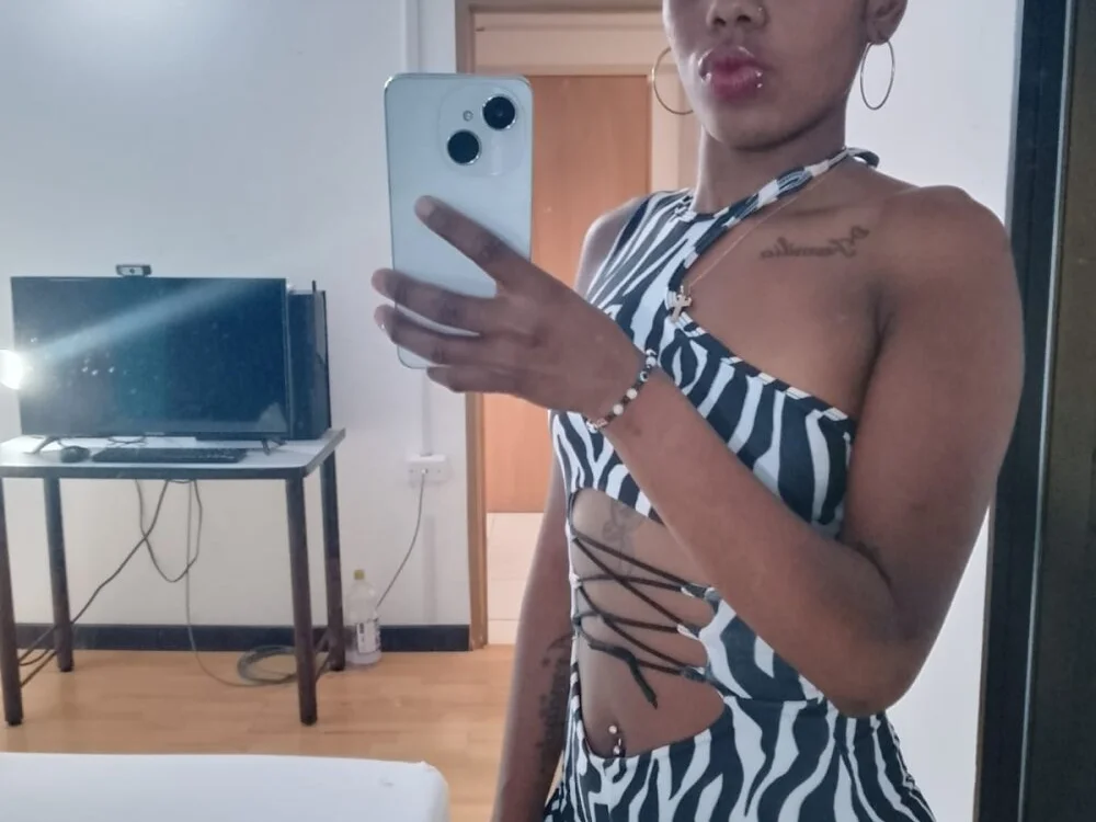 skinny_squirter18's Offline XXX Chat