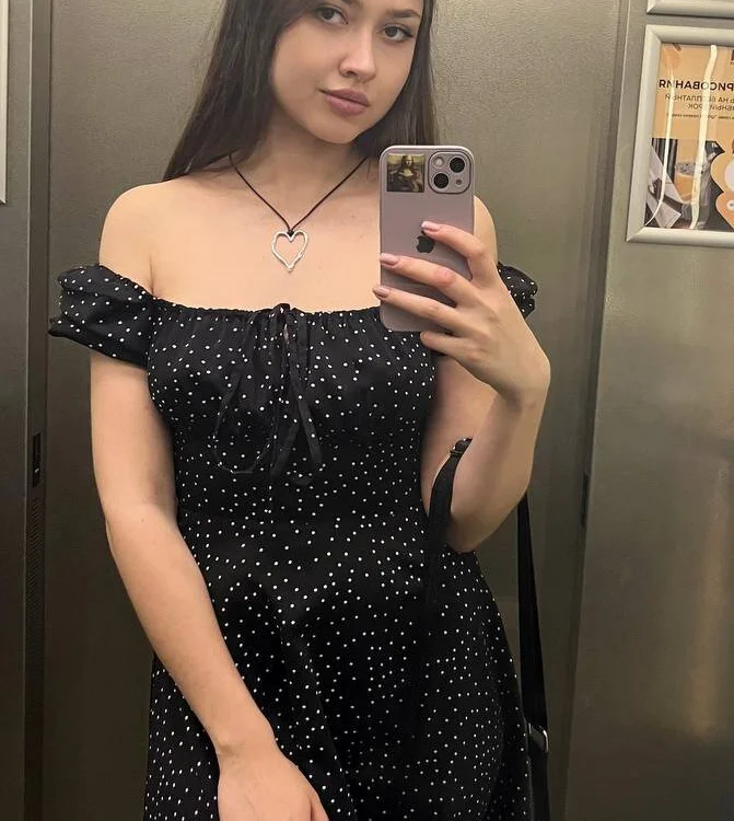 KarinaBlar's Offline XXX Chat