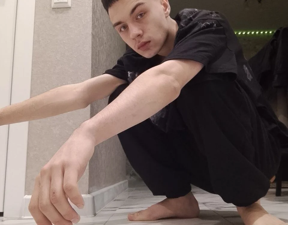 Offline XXX chat modela Ethan_ice