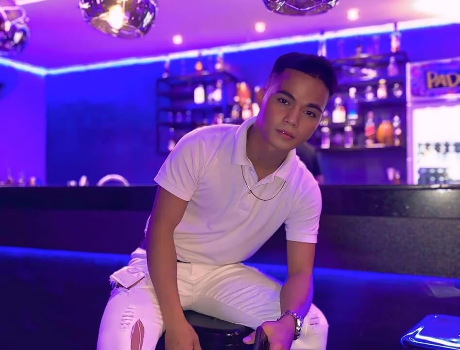 ExplodecumboyのオフラインXXXチャット