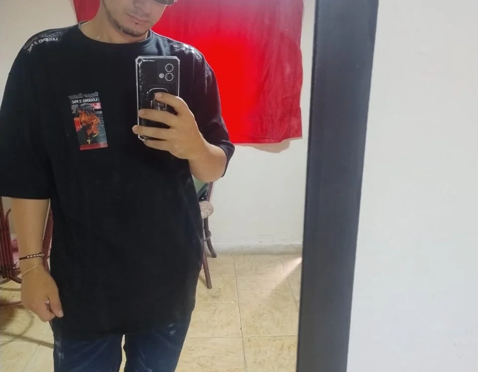 دردشة LUCA_KINGG الجنسية دون اتصال