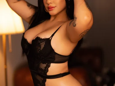 Iris__kingsford Female Colombian Adult Cam