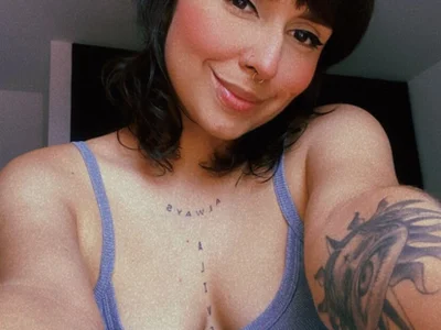 lovelyjinny on StripChat