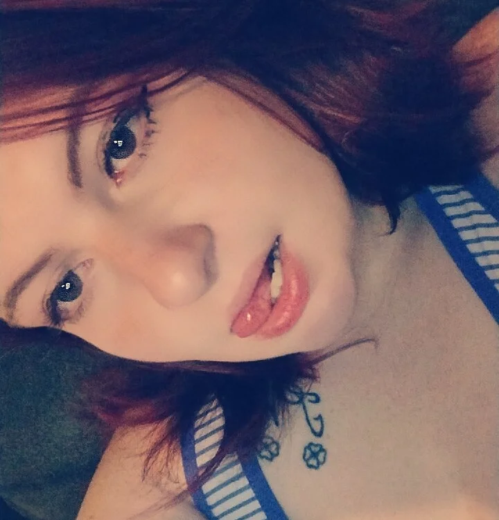 SluttyStarr's Offline Chat Room