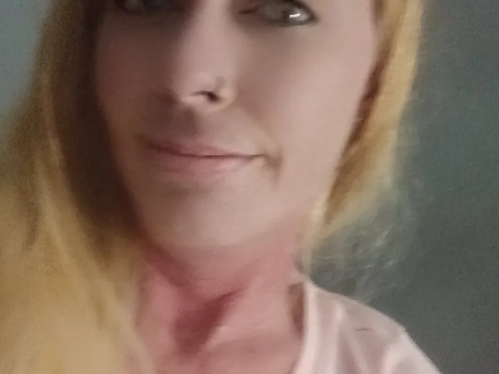 Crystalcrystal's Offline Chat Room