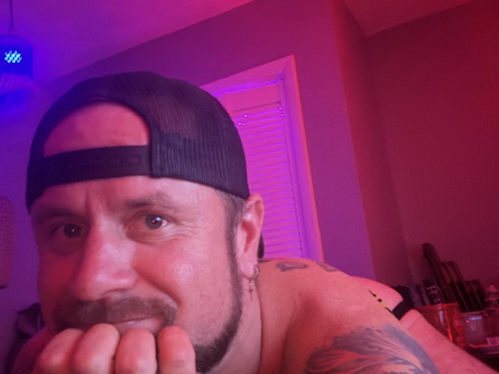 JonathanEu70752 Offline XXX-Chat