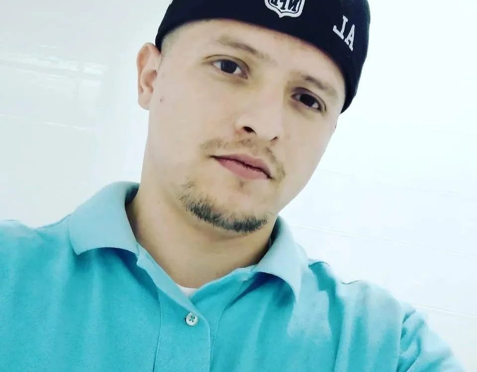 Alopez972 Offline XXX Chat