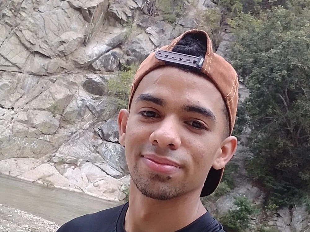 lucas_playful Offline XXX-chat