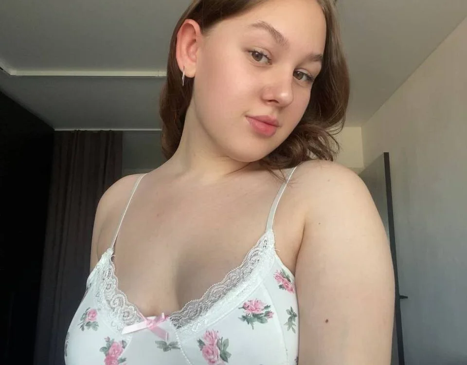 RosenaMato অফলাইন XXX চ্যাট