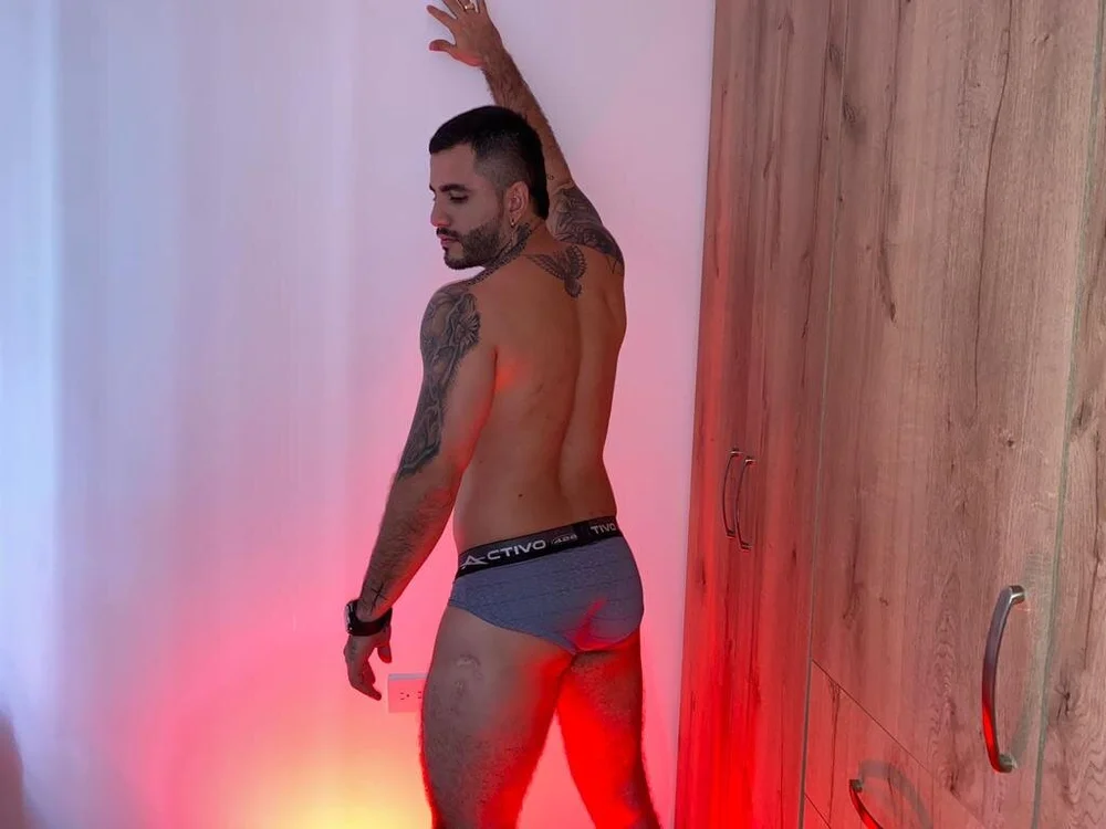harry__hot93's Offline Chat Room