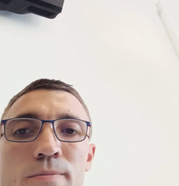 Darac25's Offline Chat Room