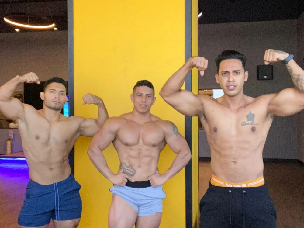 hotthreparty's Offline XXX Chat