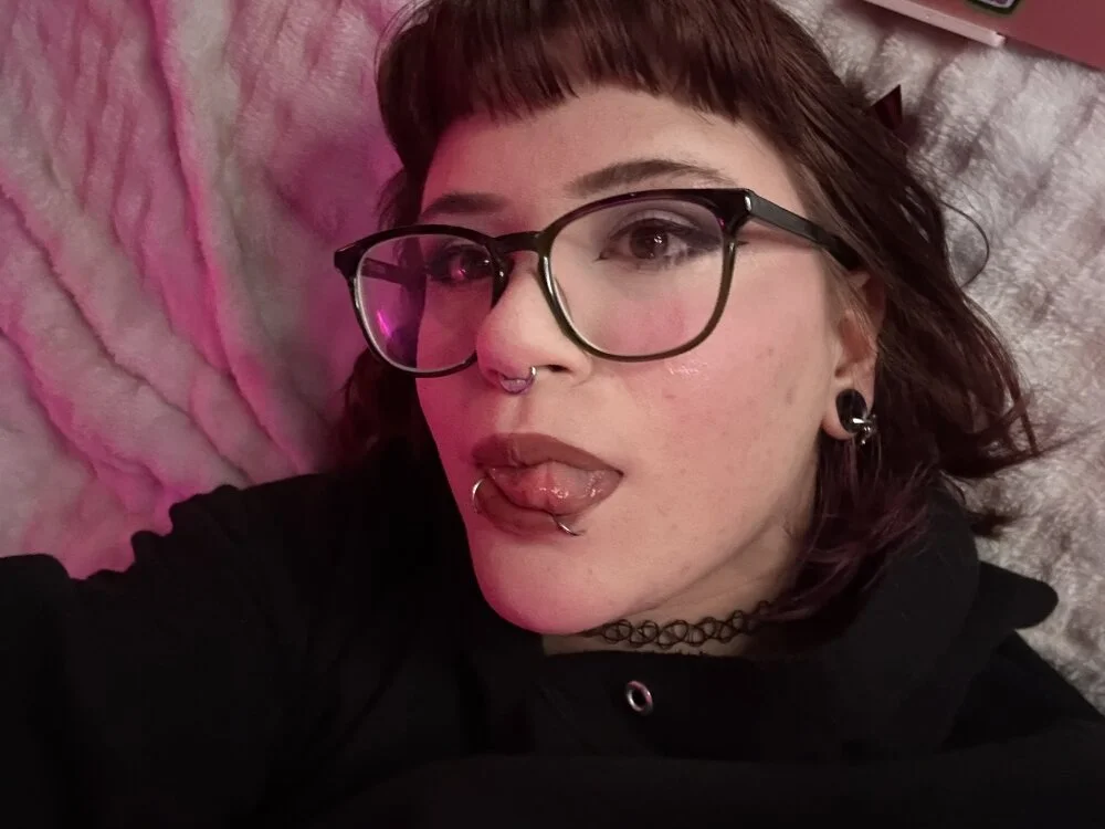 lolanextdoor1's Offline XXX Chat