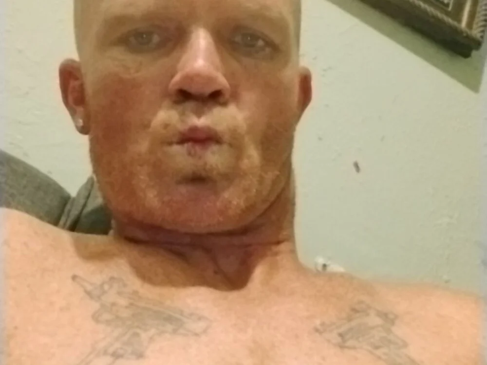 hawkeye0614 Offline XXX-Chat