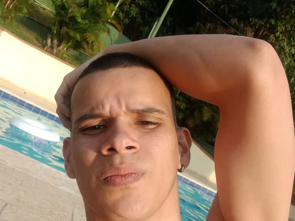 Thiago-Garcia-'s Offline XXX Chat