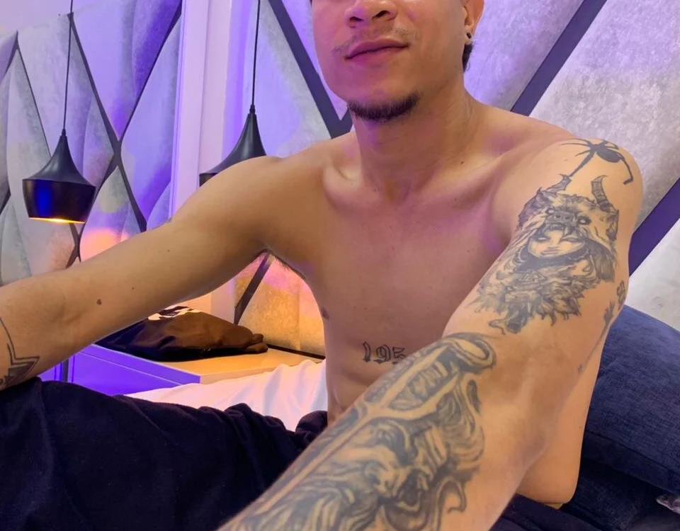 Travis_Navas' Offline Chat Room