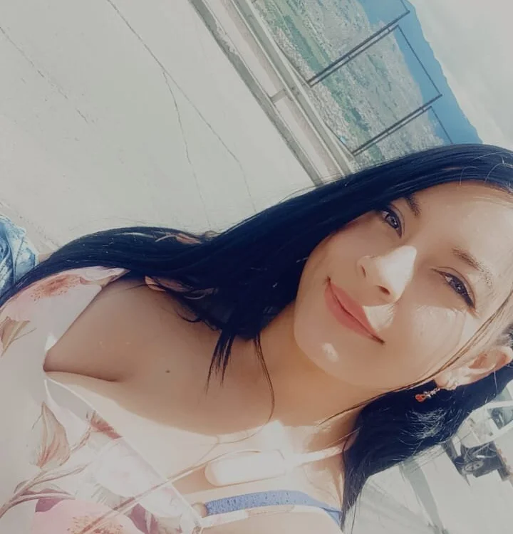 Salome_Sweethot's Offline Chat Room