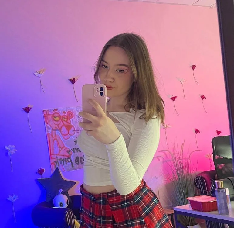 kimiko_shine Adlı Modelin Çevrimdışı XXX Sohbeti