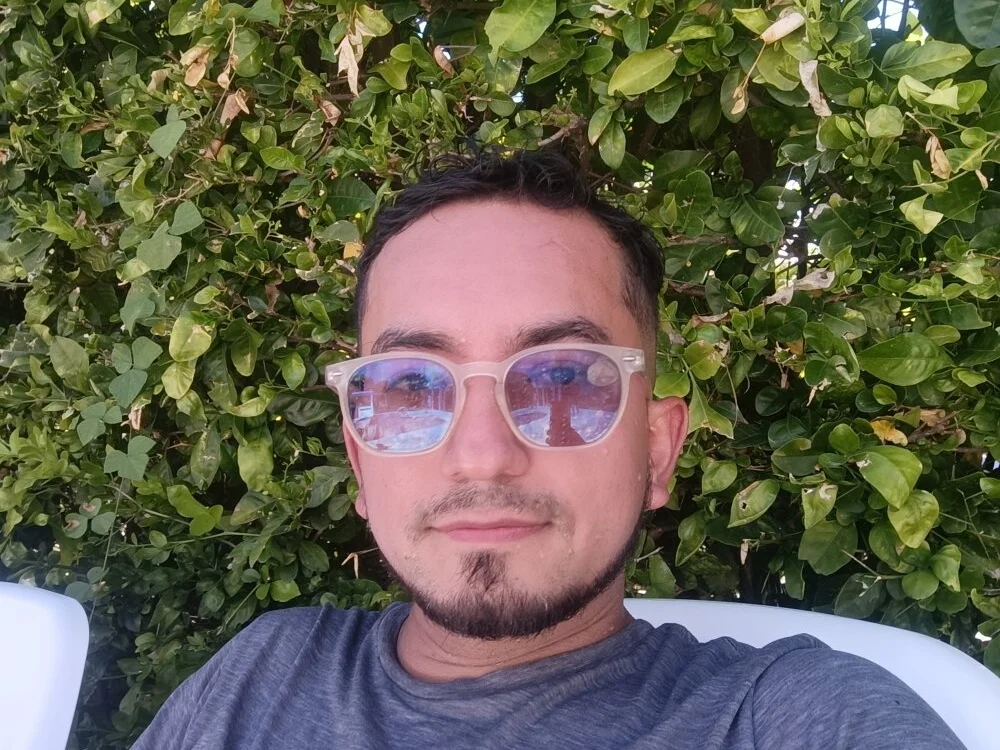 MrGoldens Chat XXX Ngoại tuyến