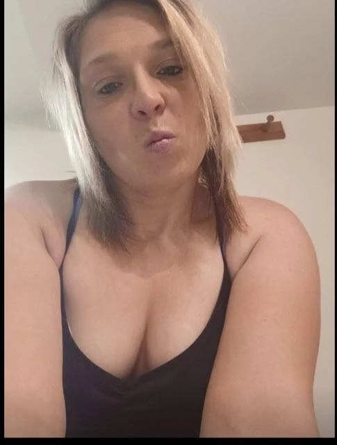 goodcouple124335's Offline XXX Chat