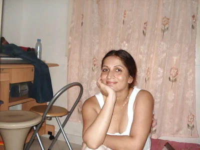 Profile of Desihot00007